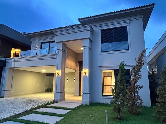#140 - Casa em condomínio para Venda em Cuiabá - MT