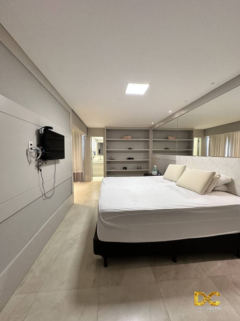 Apartamento para alugar com 3 quartos, 209m² - Foto 3