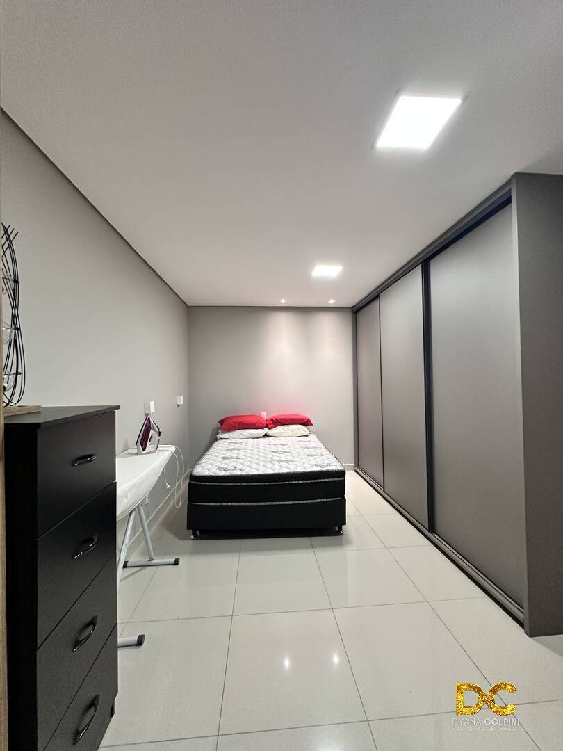 Apartamento para alugar com 3 quartos, 209m² - Foto 5