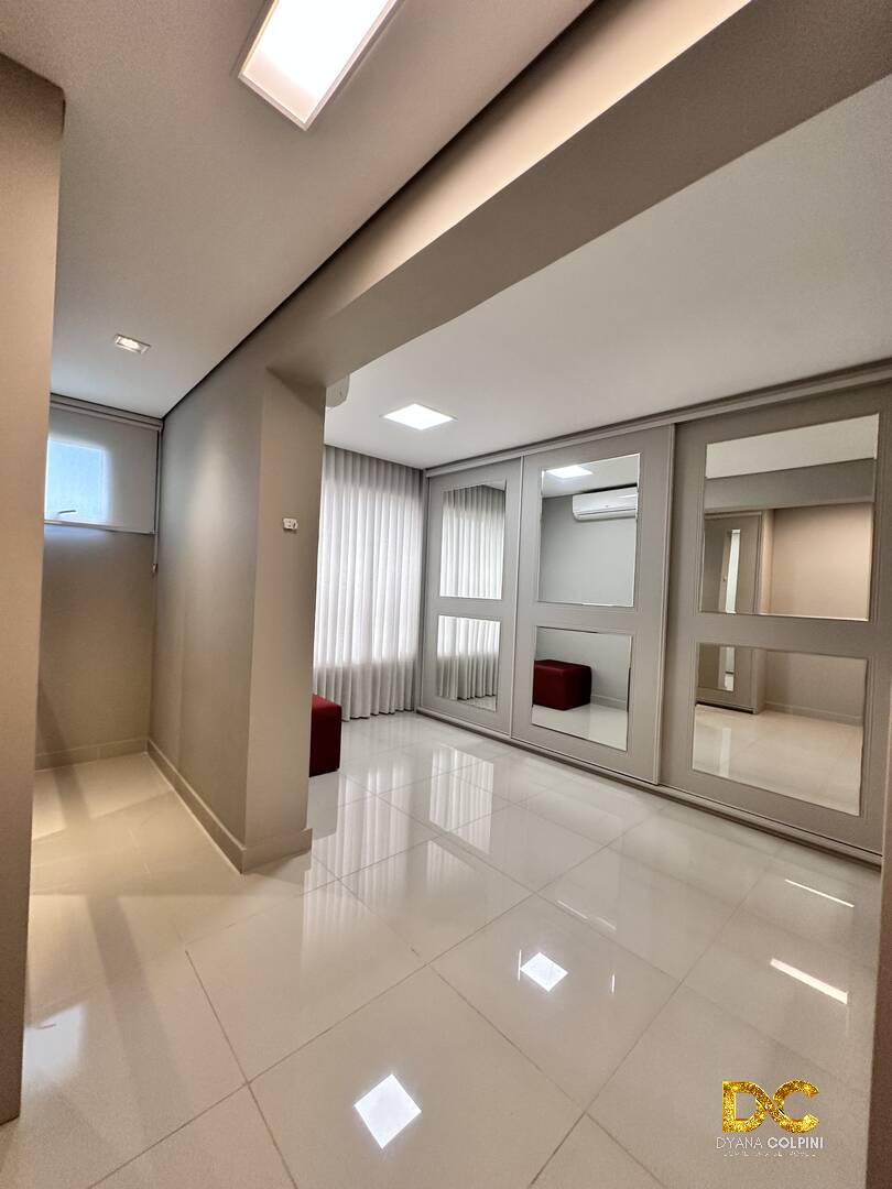 Apartamento para alugar com 3 quartos, 209m² - Foto 14