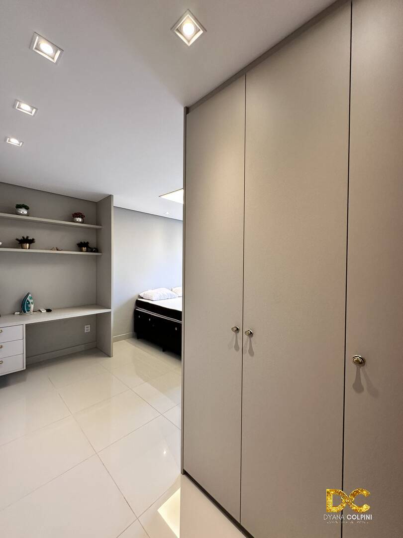 Apartamento para alugar com 3 quartos, 209m² - Foto 17